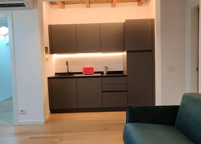 Nxt Station Deluxe Apartment