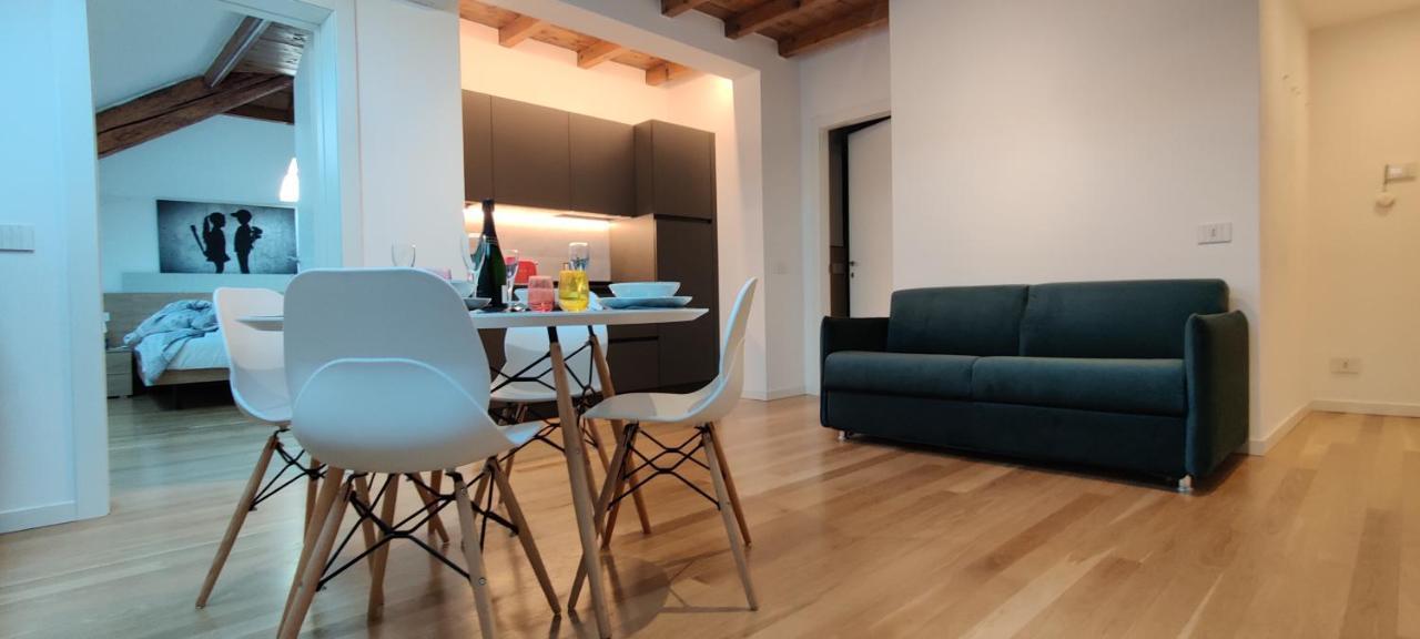 Nxt Station Deluxe Apartment